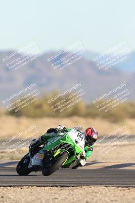 media/Dec-07-2025-CVMA (Sun) [[3e7d2de5dc]]/Race 16-Formula Middleweight/